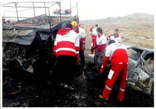 آتش گرفتن 2 خودرو بعد از تصادف در محور اهر- تبریز/ 6نفر جان باختند