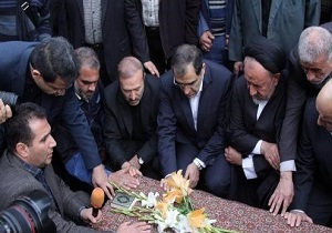 عصاره زندگي استاد یلدا عشق ورزي و محبت به ديگران بود