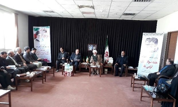 دیدار مسئولین آموزش و پرورش با نماینده ولی فقیه در استان همدان