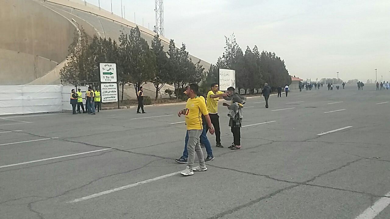 حاشیه بازی استقلال و صنعت نفت آبادان