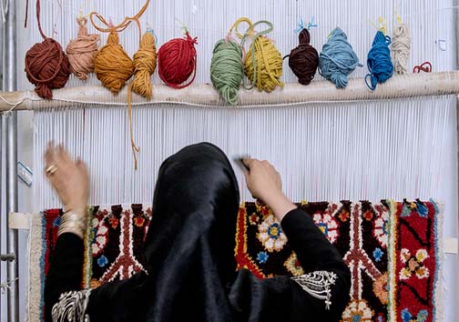 سختی زندگی بر دوش نحیف زنان سرپرست خانوار سنگینی می کند