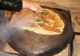 گرمی بازار اشتغال در سمنان با پخت نان محلی