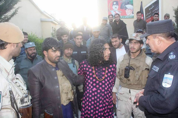 بازداشت یک مهاجم انتحاری با لباس زنانه در لغمان