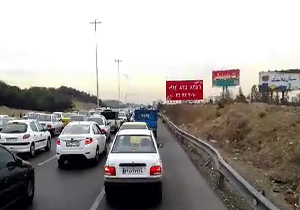 مشکلات تردد خودروها در لاین اضطراری اتوبان تهران - کرج + فیلم