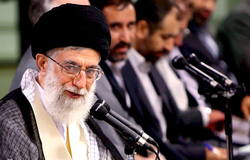 آوازخوانی حجت الاسلام قاسمیان برای مردم زلزله‌زده کرمانشاه در شب یلدا + فیلم