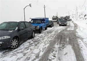 ترافیک در آزادراه کرج-تهران سنگین است/ بارش برف و باران در اکثر محورهای مواصلاتی کشور