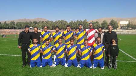 نهاوند جام قهرمانی لیگ برتر فوتبال استان را از آن خود کرد