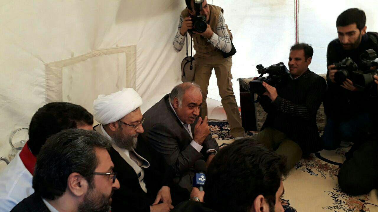 بازدید رییس قوه قضاییه از چادرهای زلزله زدگان