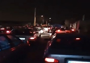 صف طولانی جایگاه سوخت پس از وقوع زلزله در ملارد + فیلم