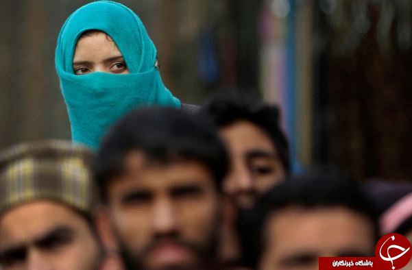 تصاویر روز: از آب نوشیدن فیل ها در نپال تا عکس یادگاری ولادیمیر پوتین با کودکان