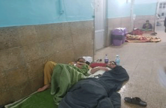مداوای بیماران در راهروی شفاخانه هرات به دلیل کمبود امکانات + تصاویر