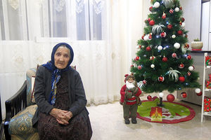 اوشینی که برای سربازها دستکش می بافد!