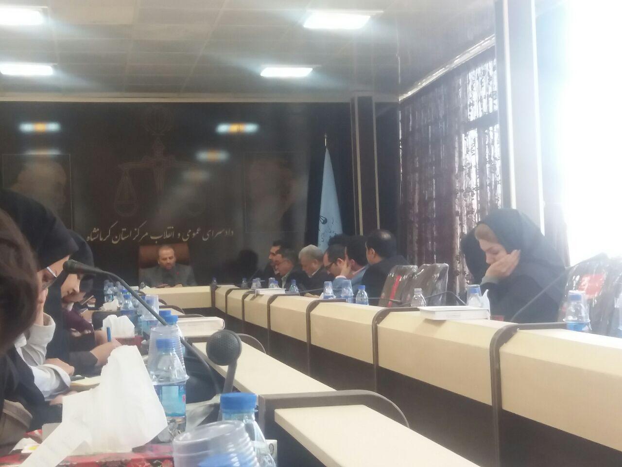 دستگیری صرافانی که ارز از کشور خارج می کردند/پیگیری پرونده گلیم و گبه