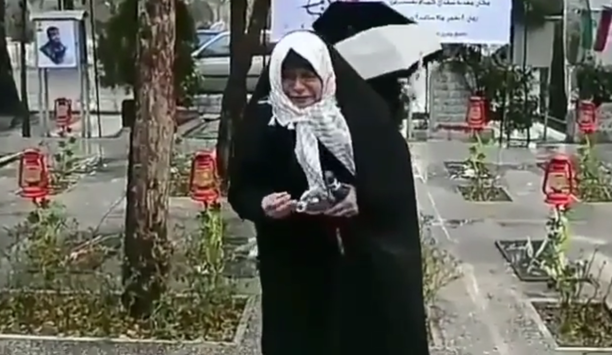 درد و دل&zwnj; یک مادر شهید در گلزار شهدای گمنام +فیلم