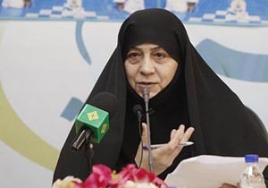 زنان در کنار مردان حماسه 9 دی را خلق کردند / یوم‌الله ۹ دی ماه سیلی محکم امام و امت به دهان استکبار