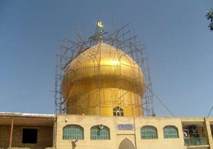 عملیات نصب گنبد امامزاده هادی اسدآباد در حال انجام است