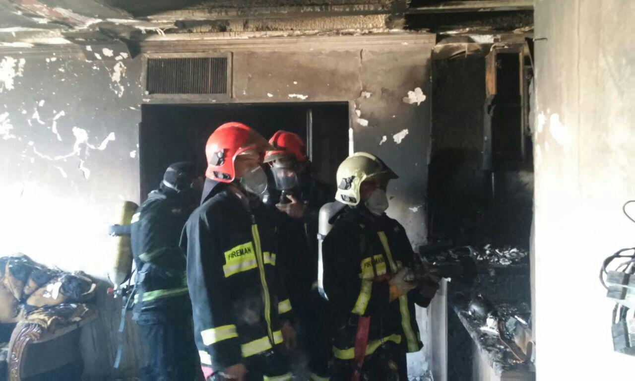 اطفاء حریق منزل مسکونی و نجات ساکنین مجتمع توسط آتش نشانان