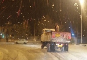 آماده باش راهداران اداره کل راهداری و حمل و نقل جاده‌ای استان یزد همزمان با آغاز بارش‌ها