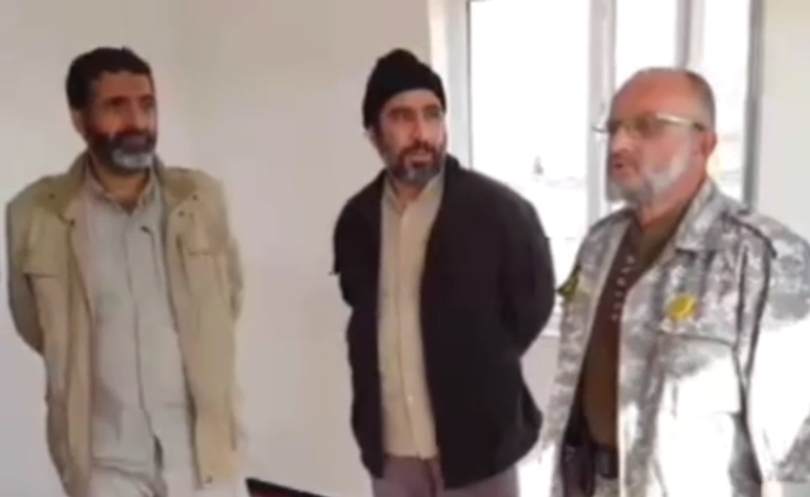 مداحی مهدی سلحشور در اولین خانه تحویلی در روستای زلزله&zwnj;زده کوئیک +فیلم