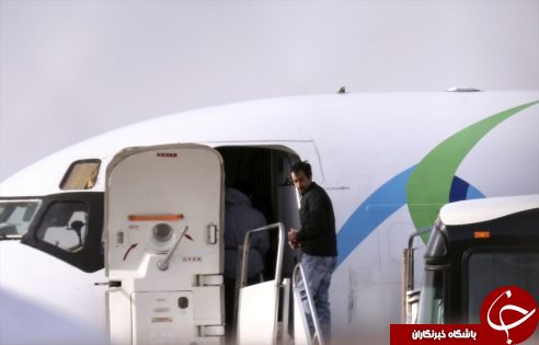 اخراج مهاجران «غیرقانونی» از آمریکا با غل و زنجیر!+ عکس اخراج مهاجران «غیرقانونی» از آمریکا با غل و زنجیر!+ عکس