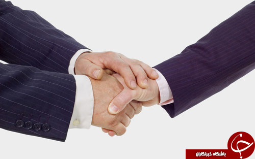 چطور دست بدهیم که در خاطر دیگران بمانیم؟
