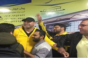 بازیگر سینما مهمان ویژه دیدار استقلال و صنعت نفت