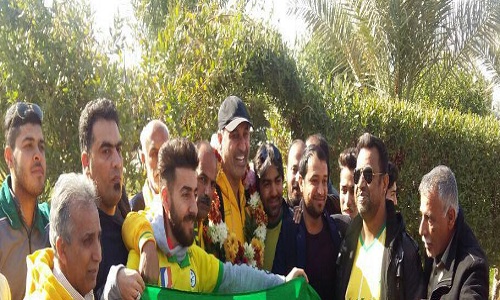بازیگر سینما مهمان ویژه دیدار استقلال و صنعت نفت