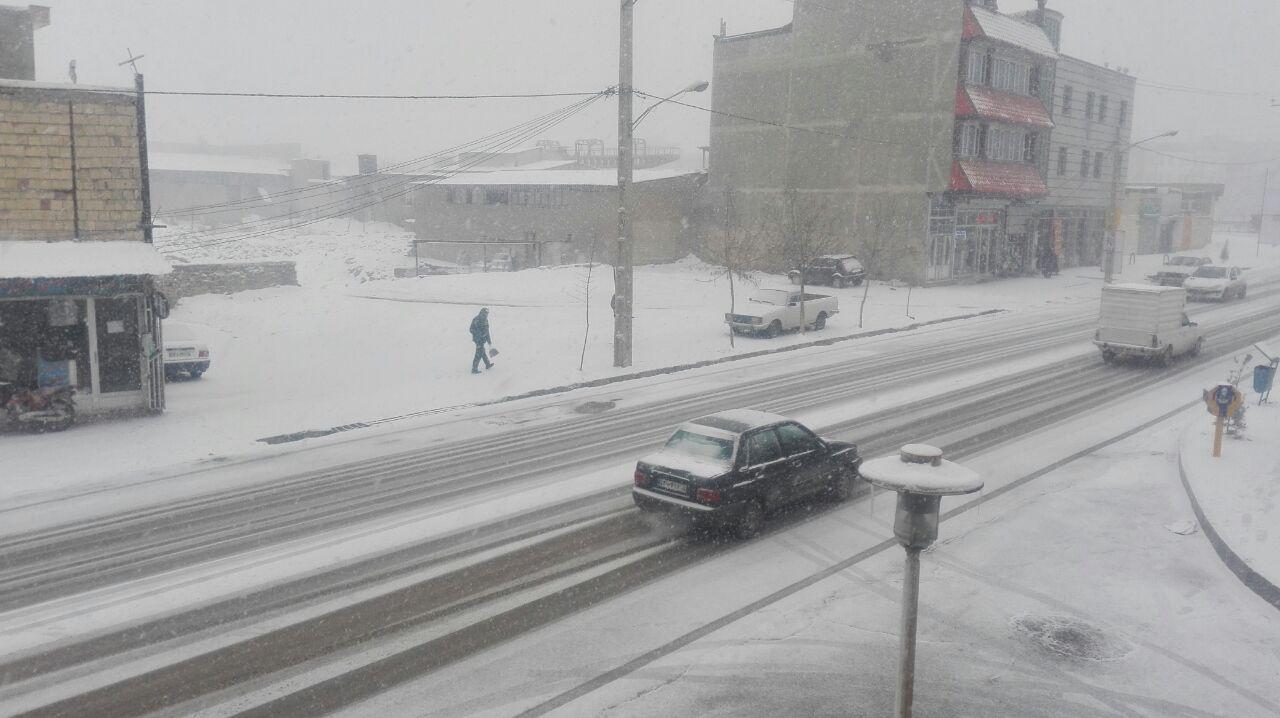 آغاز بارش برف سنگین در همدان