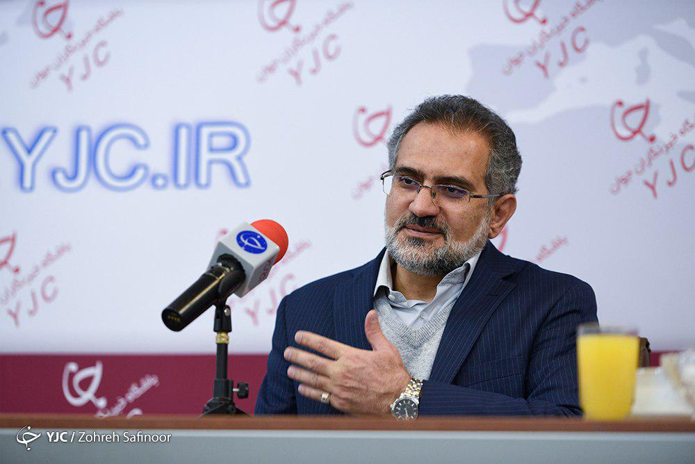 از نمایشنامه&zwnj;ای که مدیر شبکه سه در آن نقش اول را داشت تا رساندن شیخ اکبر به مقصد