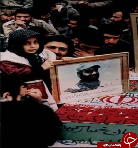 دختری که نمی&zwnj;دانست با پیکر پدرش عکس یادگاری می&zwnj;گیرد+تصاویر