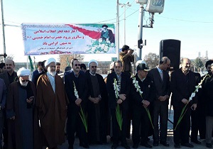 آغازجشن انقلاب با گلباران مزار شهدا در قزوین