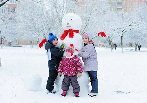پرورش و رشد کودکان با بازی‌های زمستانی