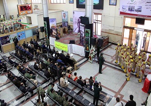 آغازمراسم نمادین استقبال از امام(ره) در فرودگاه یزد