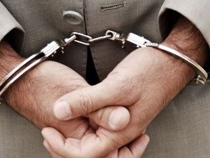 سارق لوازم داخلی خودرو در محله میرزای شیرازی دستگیر شد