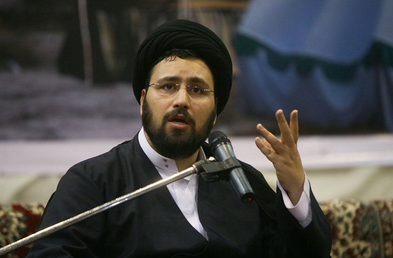 قرآن خواندن محمد اصفهانی در حضور بنیانگذار انقلاب/ استقبال خبرنگاران خارجی از ورود امام خمینی (ره)/ ضد آب کردن کفش برای بارش&zwnj;های زمستانی/ موشک باران شهر عفرین سوریه از نگاه بالگرد ارتش ترکیه + فیلم