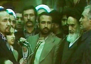 قرآن خواندن محمد اصفهانی در حضور بنیانگذار انقلاب/ استقبال خبرنگاران خارجی از ورود امام خمینی (ره)/ ضد آب کردن کفش برای بارش&zwnj;های زمستانی/ موشک باران شهر عفرین سوریه از نگاه بالگرد ارتش ترکیه + فیلم