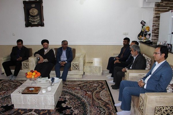 مسئولان شهرستان دیر با خانواده&zwnj;های معظم شهدا و جانبازان دیدار کردند