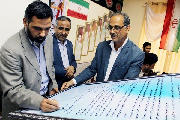 مسئولان و دانش&zwnj;آموزان دیری با شهدا میثاق&zwnj;نامه امضا کردند