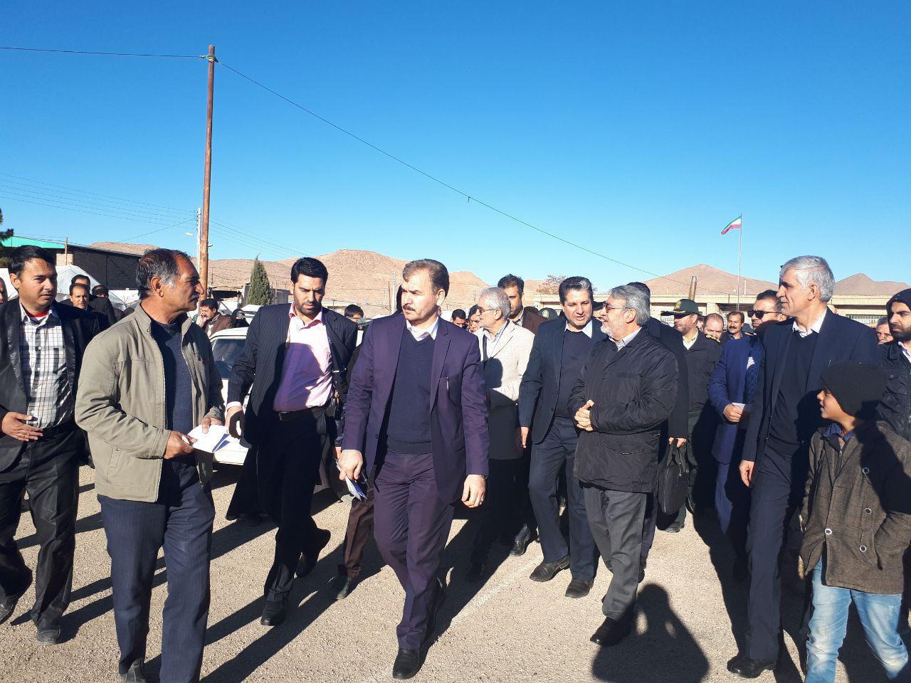 دلجویی دولتمردان از زلزله زدگان کرمانی