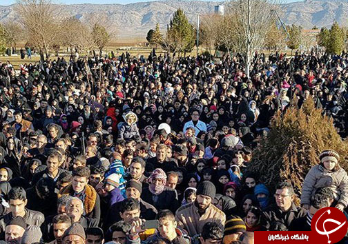 برگزاری همایش بزرگ پیاده روی خانوادگی در کوهدشت+عکس