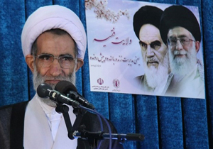 اندیشه و راه امام خمینی (ره) چراغی درخشنده است