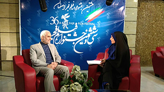 بی&zwnj;تعصب به نقش هنر در انقلاب بپردازیم