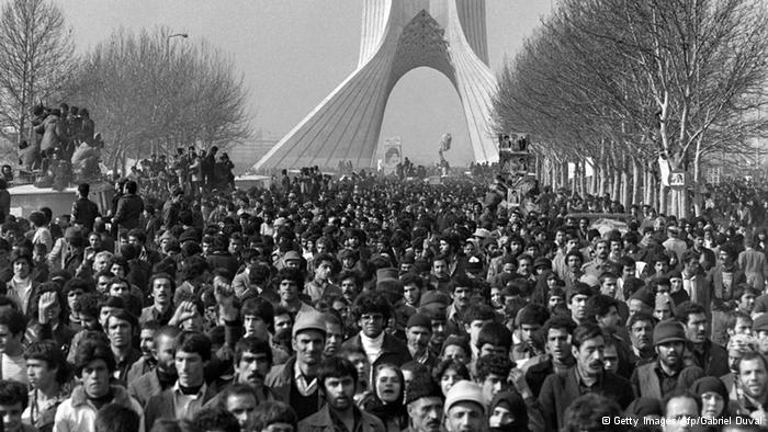 برف دروغ زیر تابش آفتاب انقلاب