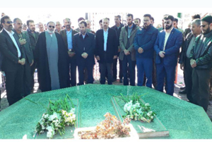 عطرافشانی قبور شهدا در دانشگاه علوم پرشکی شهرکرد