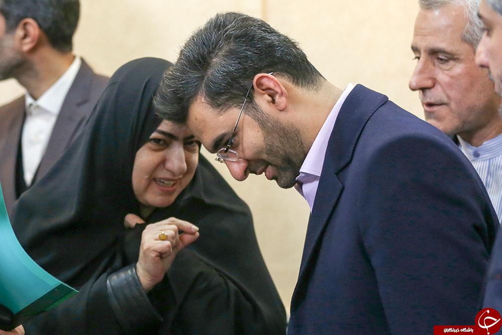 تصاویر دیدار وزیر ارتباطات با خانواده شهدا