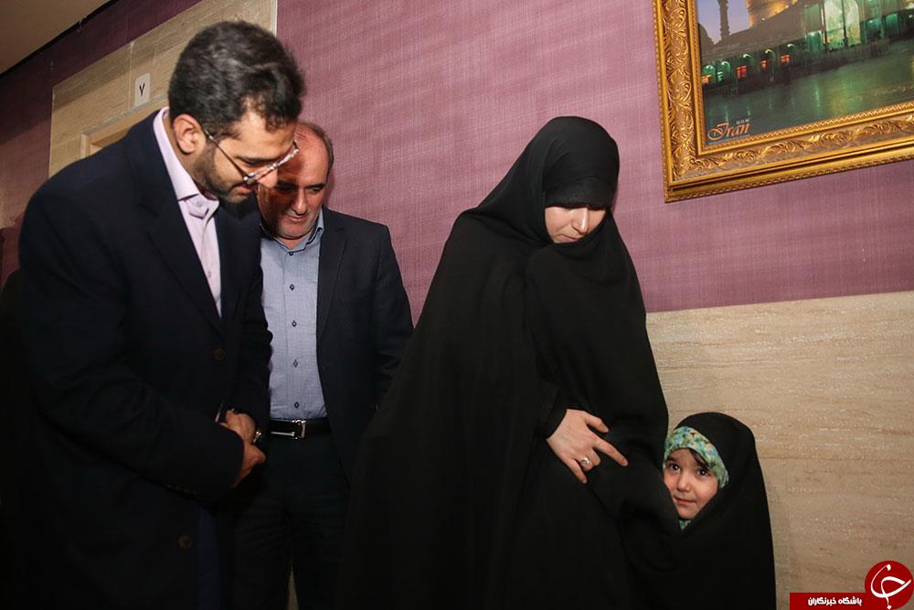 تصاویر دیدار وزیر ارتباطات با خانواده شهدا
