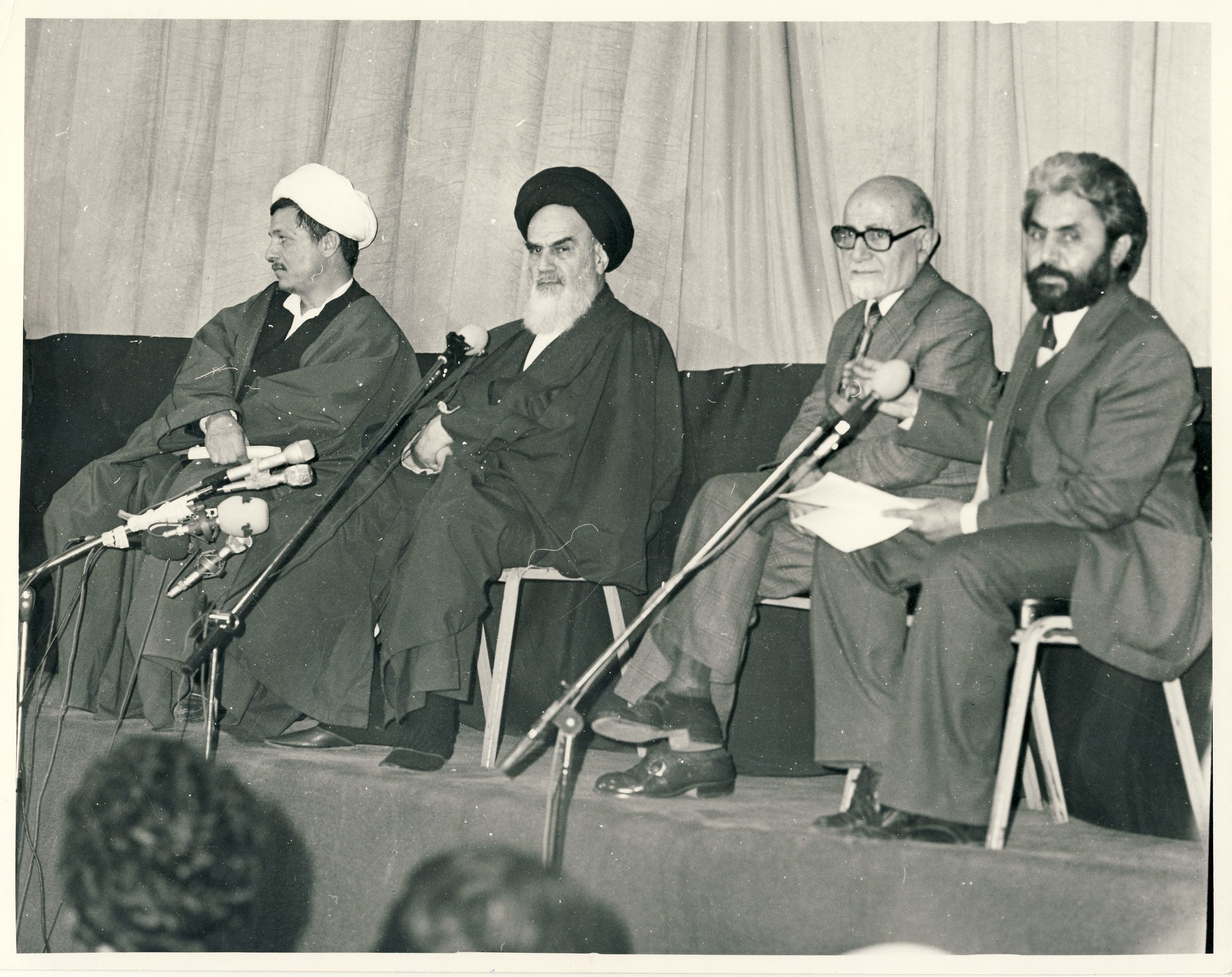16 بهمن 57/ بازرگان نخست وزیر حکومت انقلابی