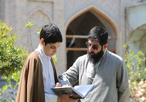 فراگیری زبان بین‌المللی لازمه توسعه فعالیت‌های حوزوی است