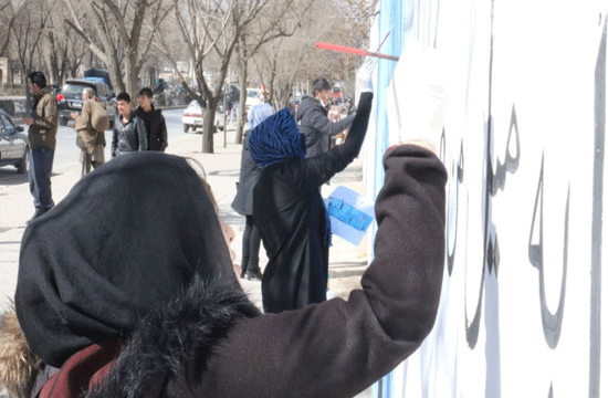 گزارش تصویری: نقاشی های خیابانی در کابل با شعار «صلح» گزارش تصویری: نقاشی های خیابانی در کابل با شعار «صلح»