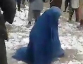 دولت افغانستان عاملین محاکمه صحرایی یک زن را بازداشت کرد